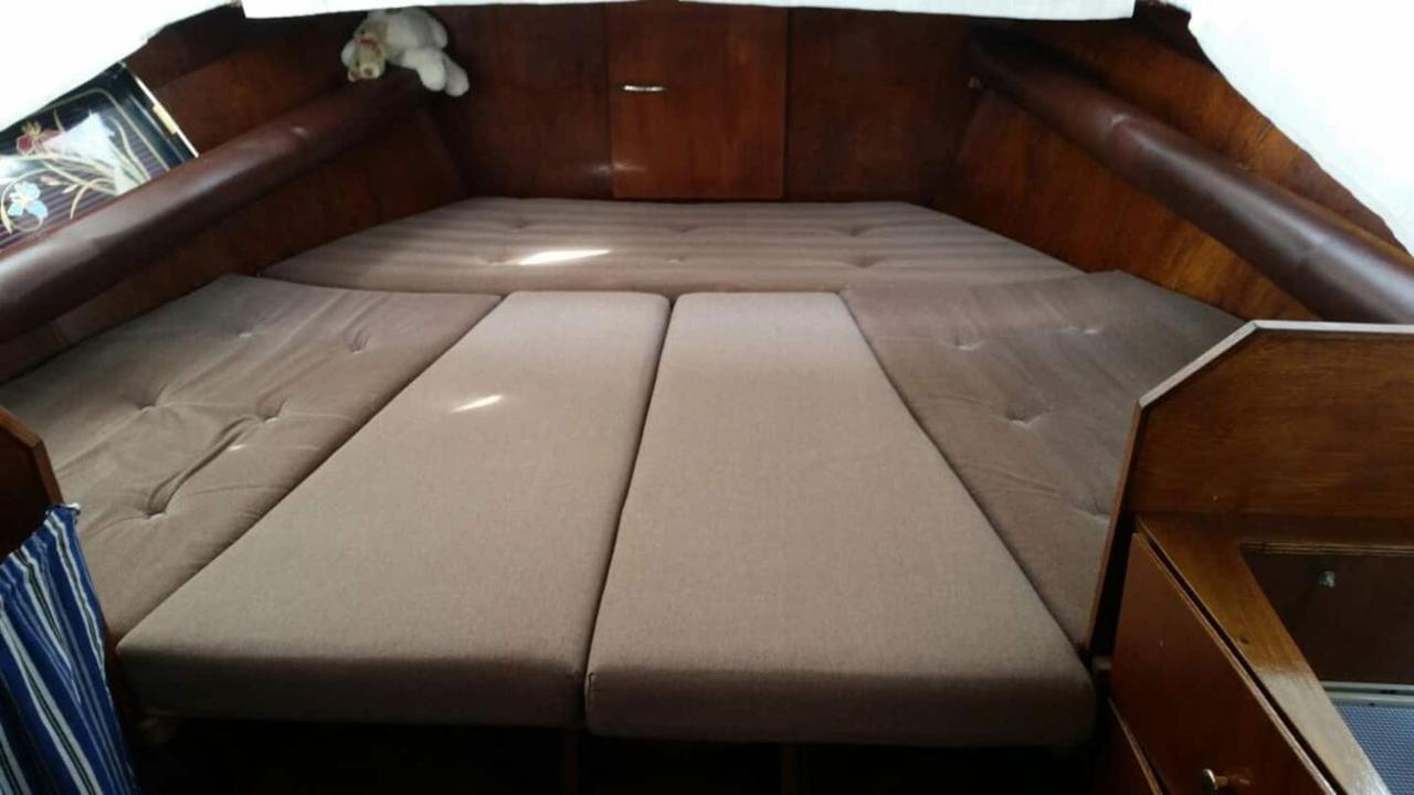 Boat Ella - Kamperen Op Het Water -Niet Om Mee Te Varen -Read Host Profile-Lees Hostprofiel Jutrijp Экстерьер фото