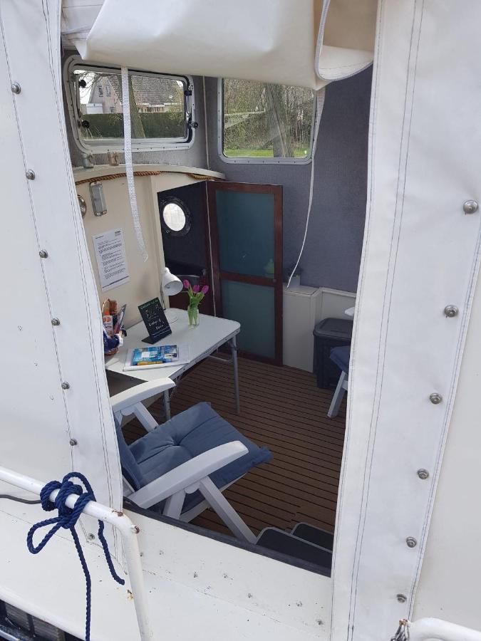 Boat Ella - Kamperen Op Het Water -Niet Om Mee Te Varen -Read Host Profile-Lees Hostprofiel Jutrijp Экстерьер фото
