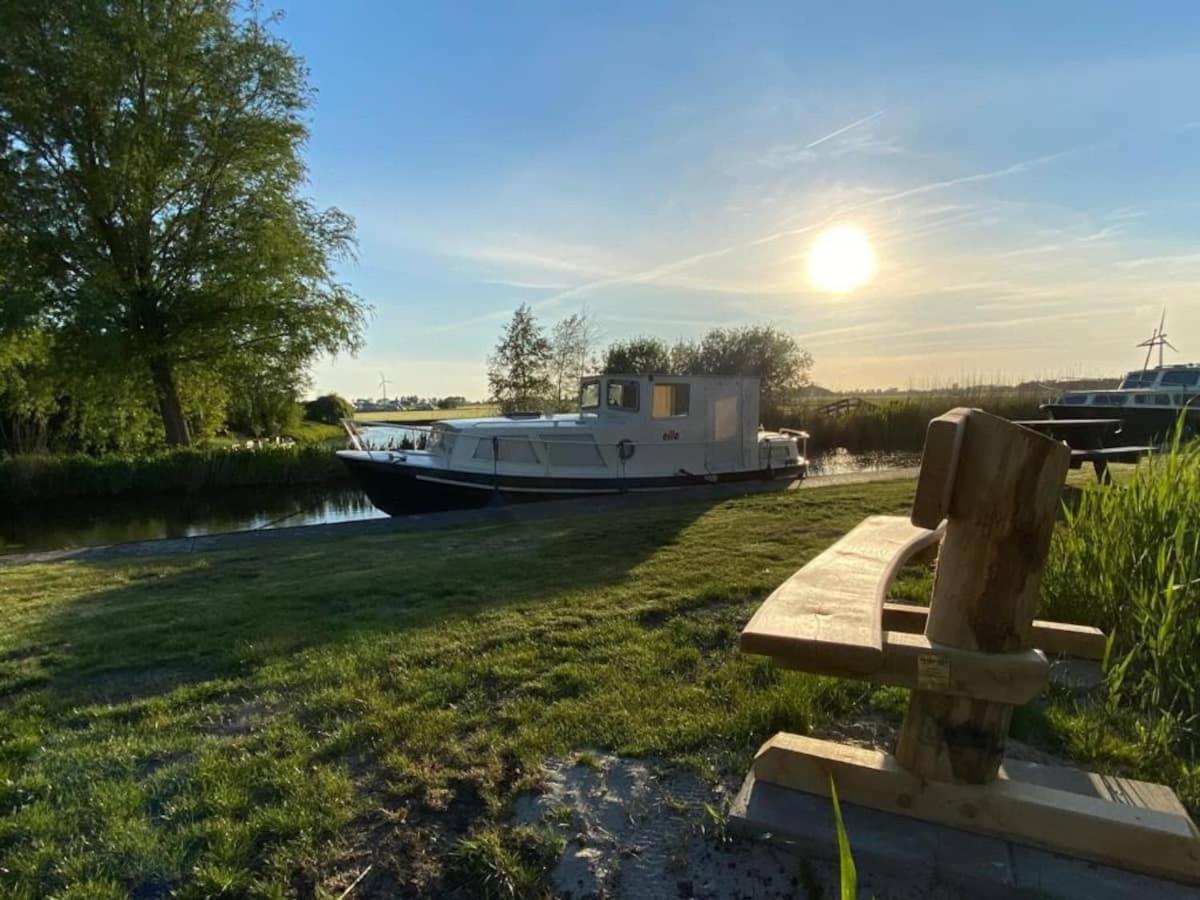Boat Ella - Kamperen Op Het Water -Niet Om Mee Te Varen -Read Host Profile-Lees Hostprofiel Jutrijp Экстерьер фото